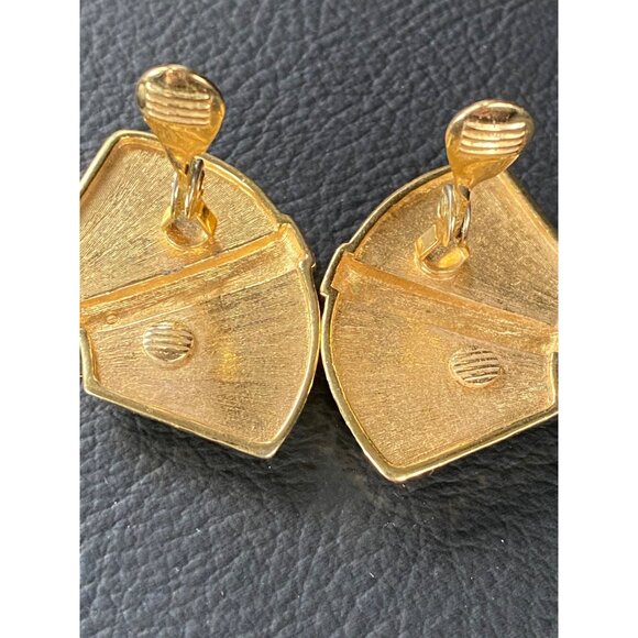 Vintage Monet Gold-Tone Shield Clip-On Earrings Retro Geometric Design J0221 - Picture 6 of 7